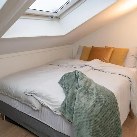 Cozy Penthouse Private Balcony Centre 스타방에르