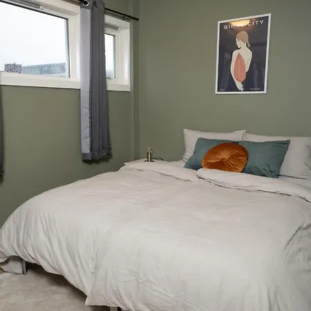 아파트 Cozy Penthouse Private Balcony Centre *