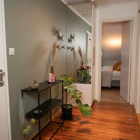 아파트 Cozy Penthouse Private Balcony Centre 스타방에르