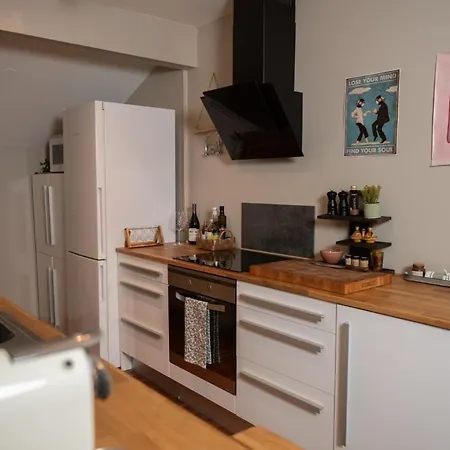 아파트 Cozy Penthouse Private Balcony Centre