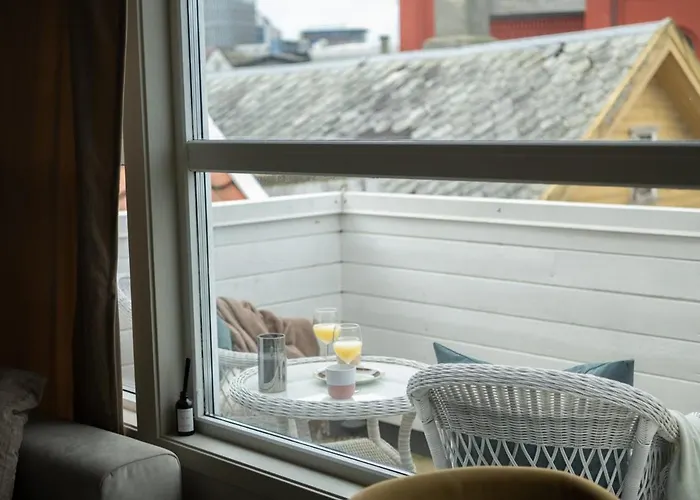 Cozy Penthouse Private Balcony Centre