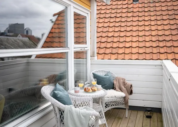 Apartment Cozy Penthouse Private Balcony Centre