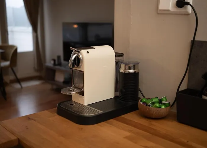 Cozy Penthouse Private Balcony Centre Apartment *