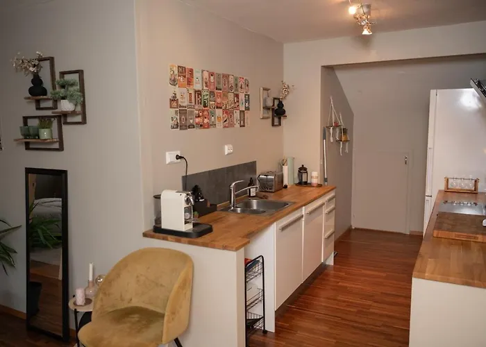 Cozy Penthouse Private Balcony Centre